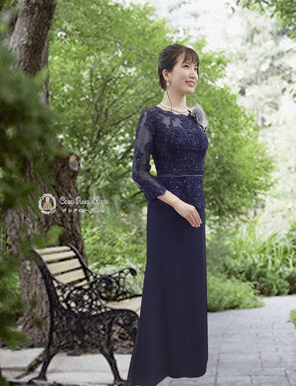 輝くビジューが美しいスレンダーフォルムの母親ドレス／クレアローズ