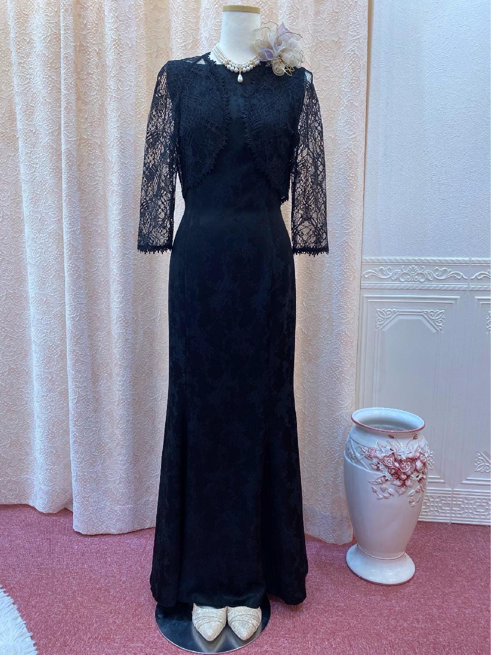 シンプルなマーメイドラインのドレスとレーシーボレロ／クレアローズ