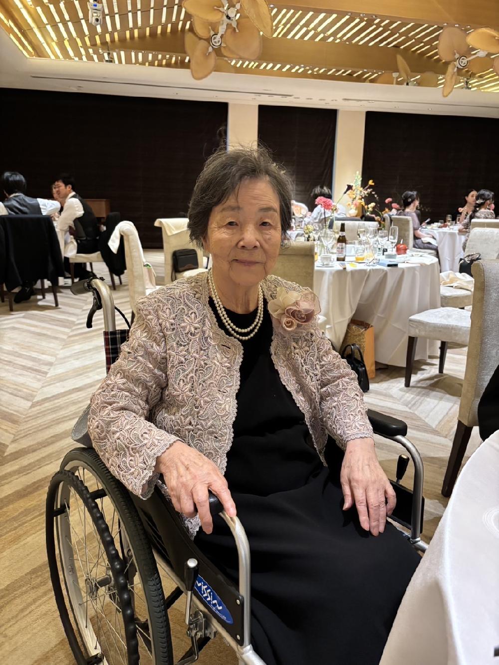 車椅子のお客様のフォーマルドレス