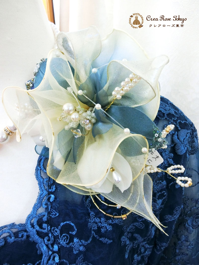 【ビバリーコサージュ：イエローブルー】ジャケットが映えるブーケフラワー