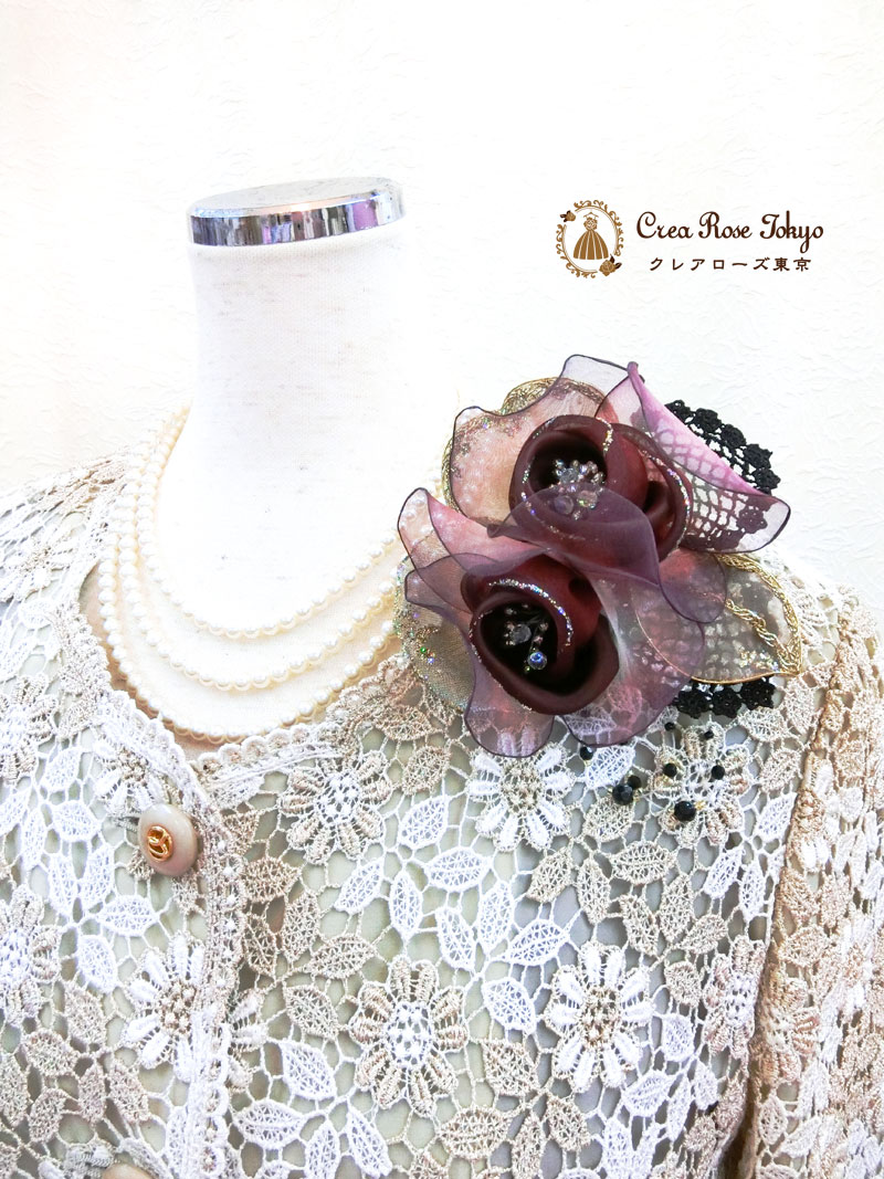 【ビバリーコサージュ：ボルドーブラック】ジャケットが映えるブーケフラワー