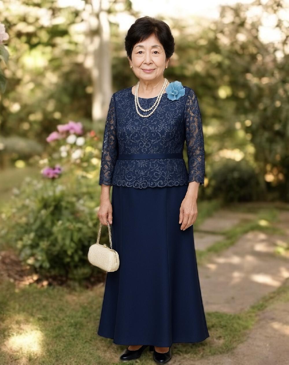オシャレな高年齢女性フォーマルドレス
