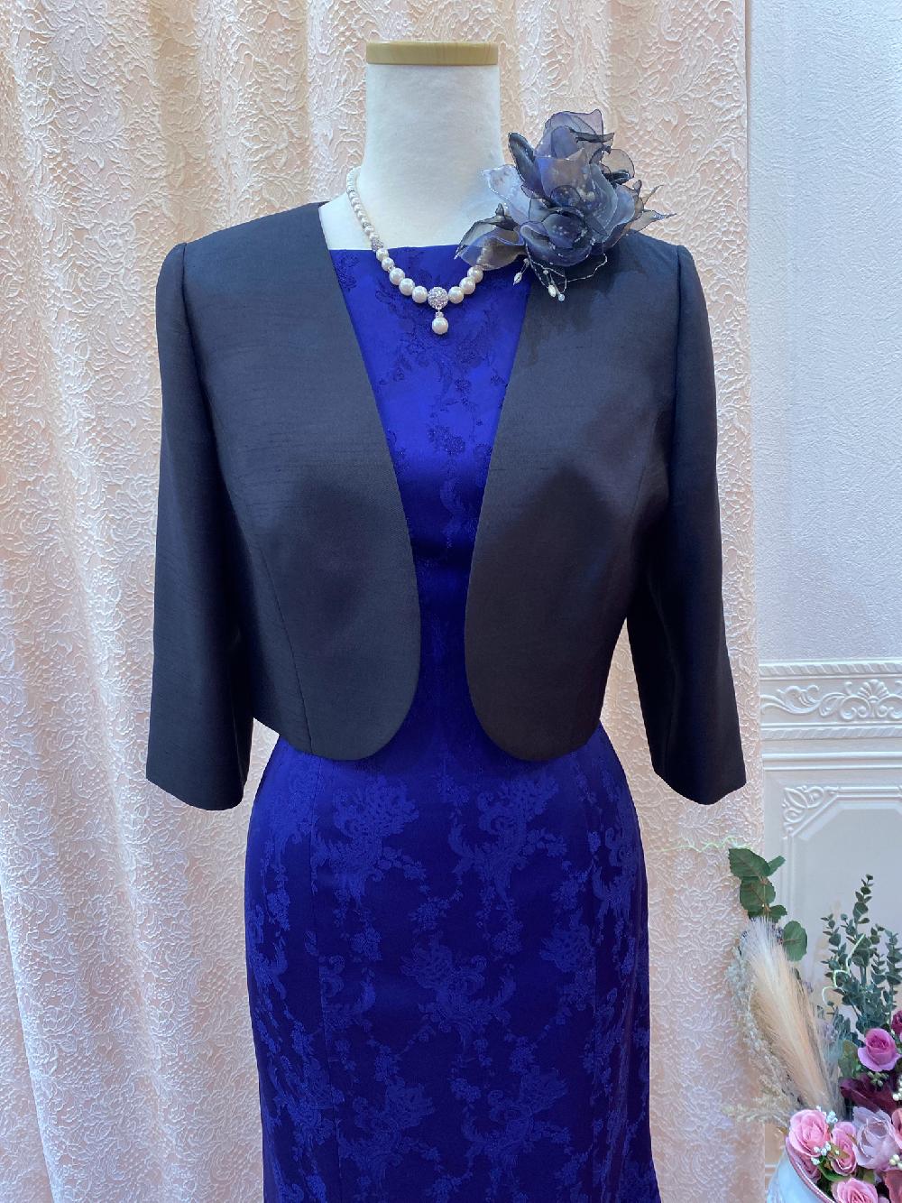 横浜元町　ブルーが綺麗なロングドレス【シャマーラブルードレス＋ジリアンボレロ】きちんとかんがあるジャケットを合わせて結婚式母親ドレスに