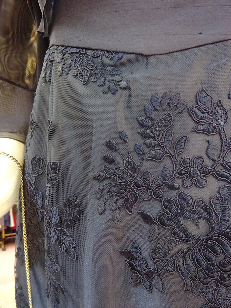 サイズ各種あり！かすかに揺れる高級レースが心に響く、クレアローズオリジナル母親ロングドレス【エモリアフランスドレス】