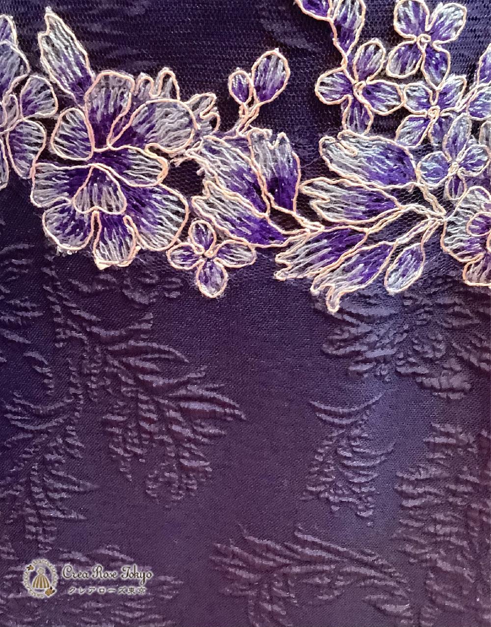 ブルー地に可憐な刺繍の正礼装ロングドレス【グロッシーエンジェルドレス】爽やかなブルーの生地に金糸が織り込まれた可憐な花の刺繍は爽やかな女性らしさを演出します