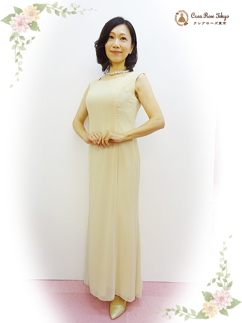 やさしいクリーム色の日本製ロングドレス【ユミ・クラシカルドレス】ミセスの結婚式やパーティーに