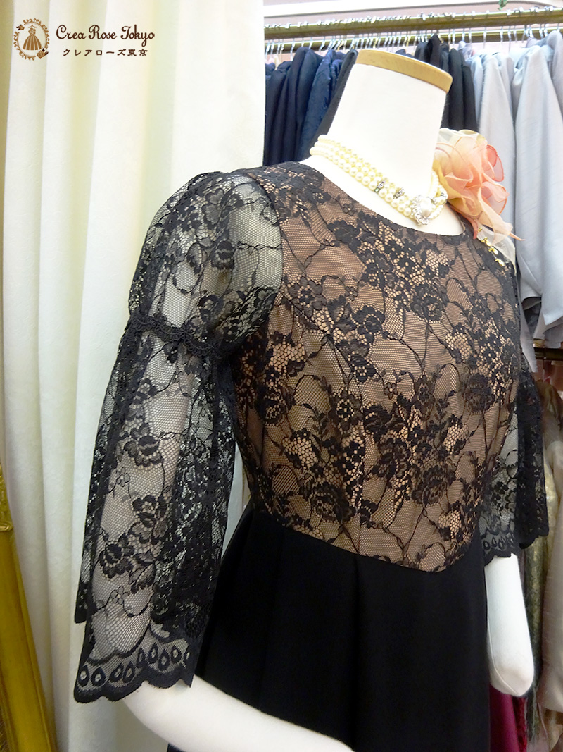 艶やかな黒レースの奥にオレンジが透けるヴィンテージマザーズドレス【シエルオランジェドレス】7号の方・50代ミセスのパーティー