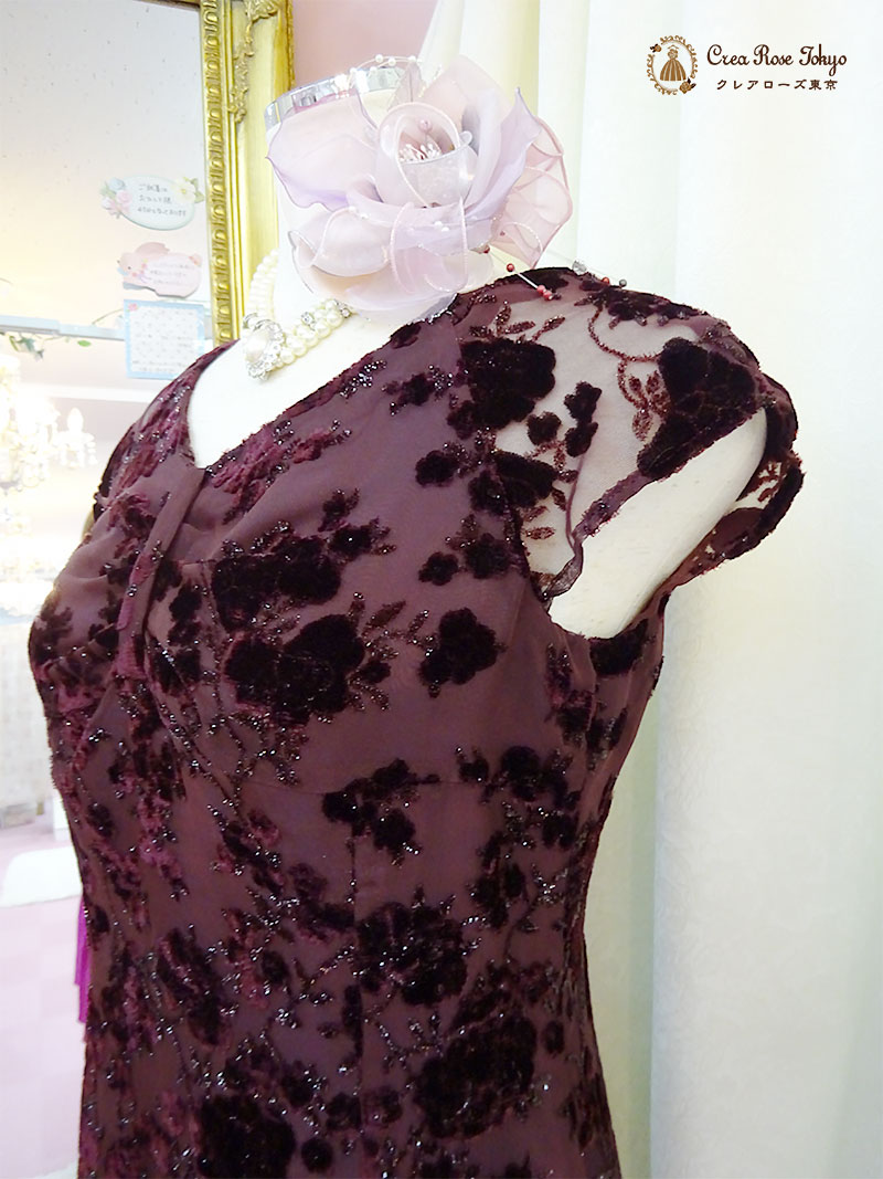 秋冬におすすめ！シックなボルドーカラーの地模様ドレス【ジュリアシアンドレス】お母様、叔母さま、ご親族様