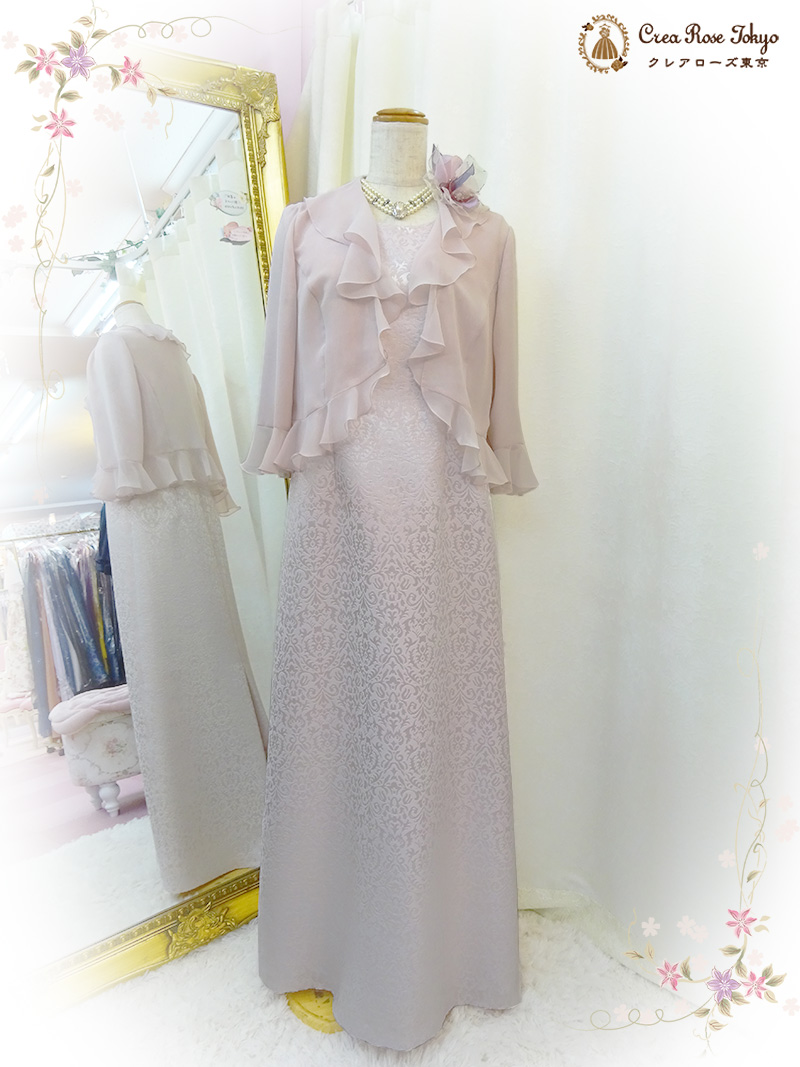 風にひるがえる薄桃色のフリルが花びらのような【クレーミーライトボレロ】