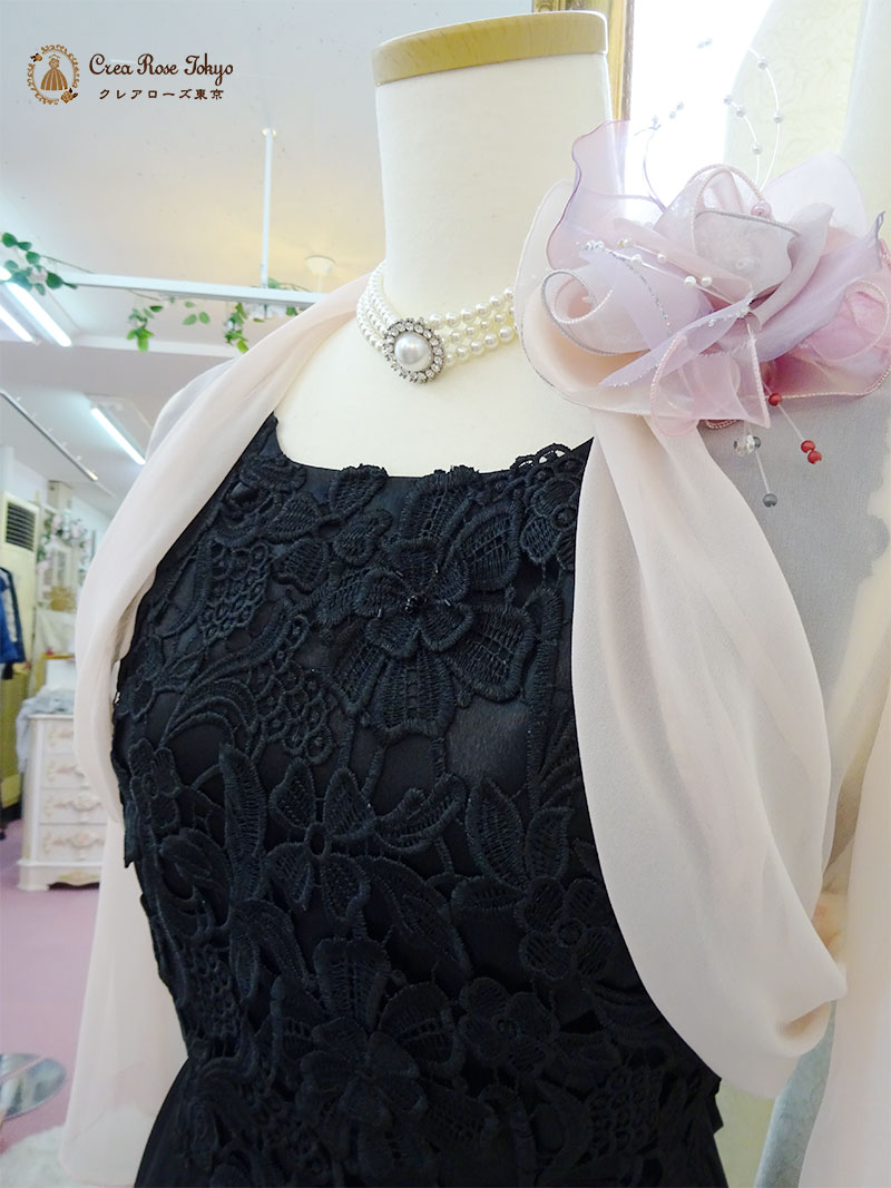 【パールチョウカー】3連パールのパーティーネックレス　母親・ご親族様コーデに