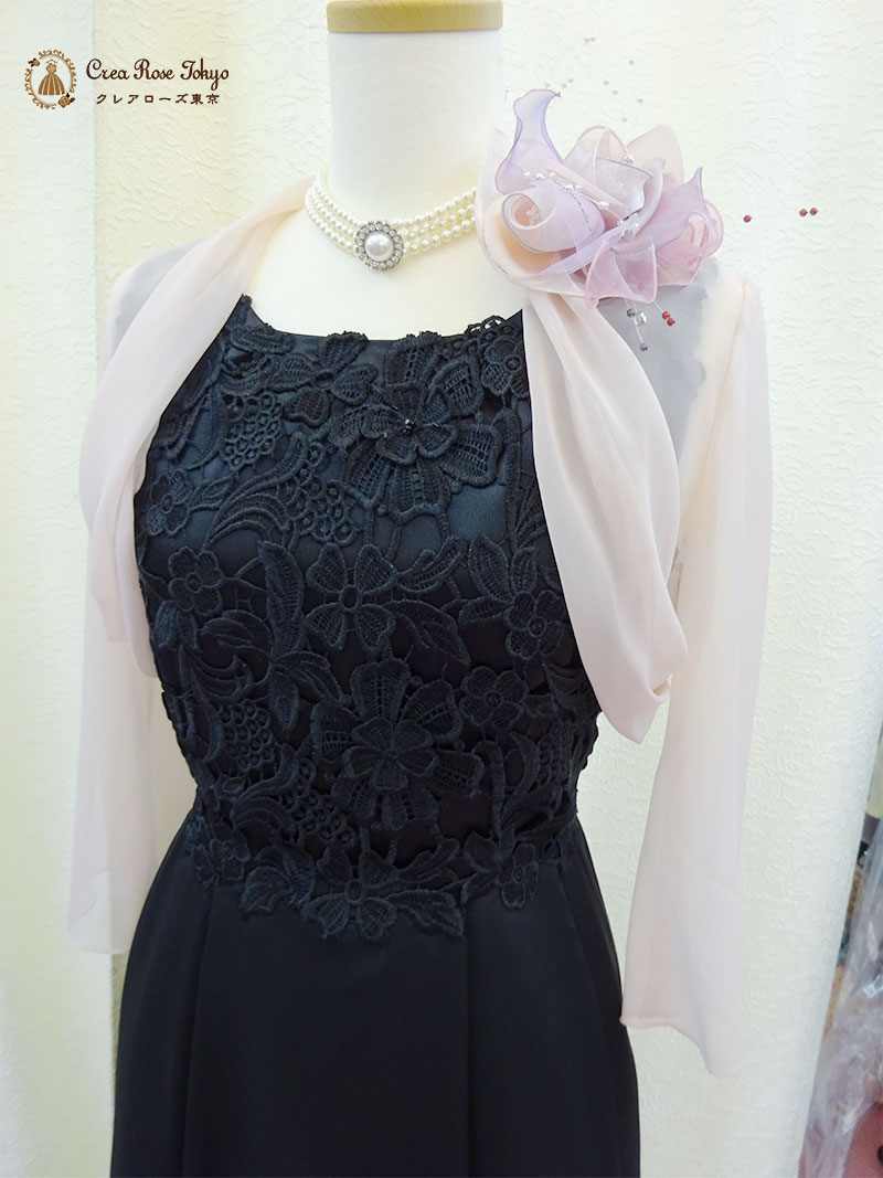 【パールチョウカー】3連パールのパーティーネックレス　母親・ご親族様コーデに