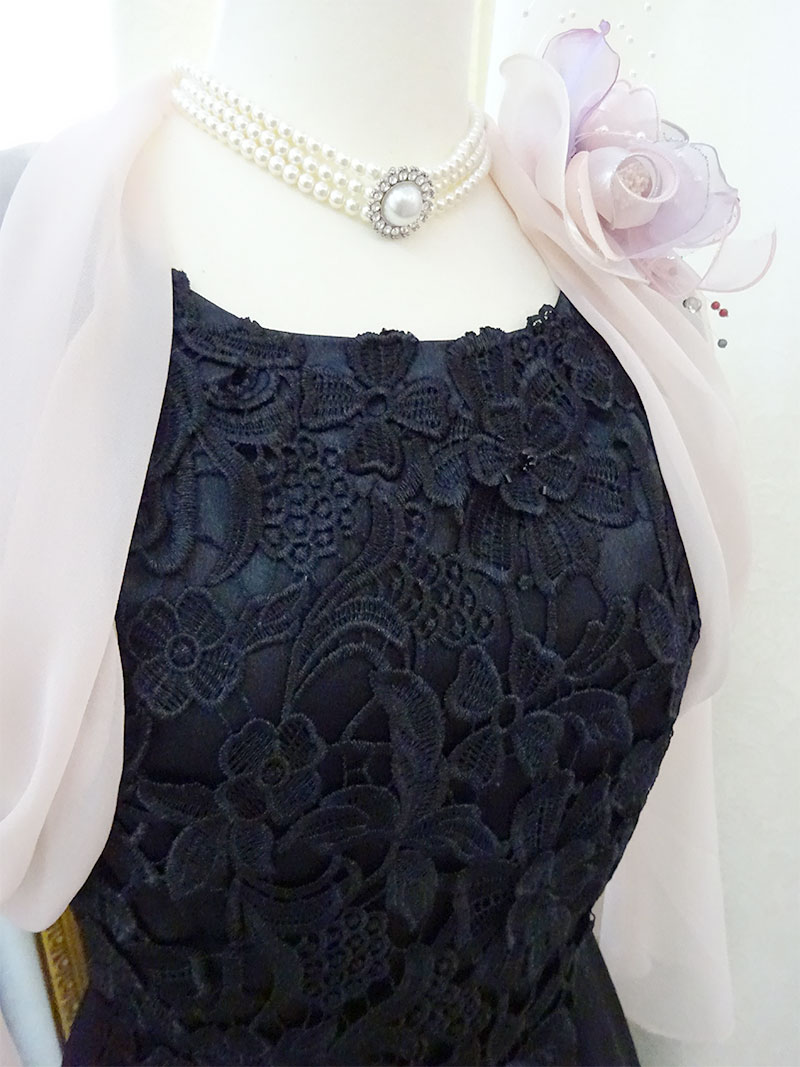 【パールチョウカー】3連パールのパーティーネックレス　母親・ご親族様コーデに