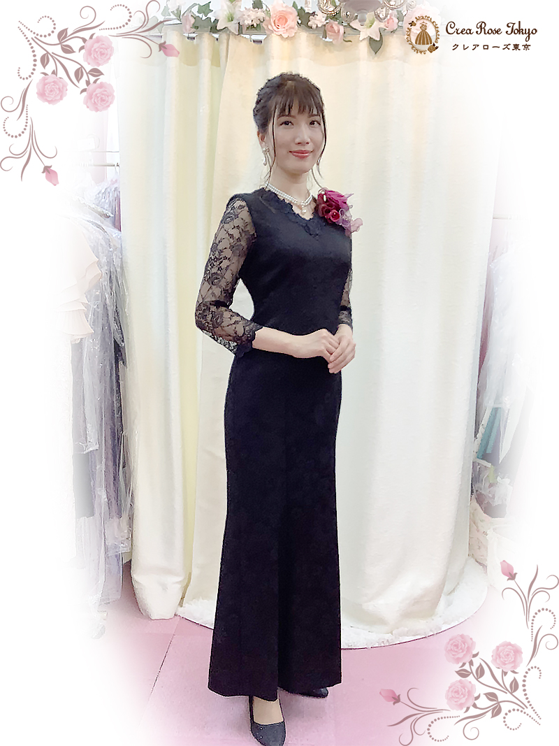 お洒落なお母様スレンダーラインに香り立つ黒き薔薇【ロジュマンクレイツ】40～60代レディの結婚式や華やかなパーティーに