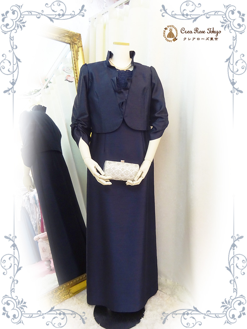 叙勲にも。11号の方、フォーマルに洗練のこだわりをプラス【グロッシー・クイーンドレス＋クルミドジャケット】叙勲など、ミドル世代のジャケット着用ドレスアップに