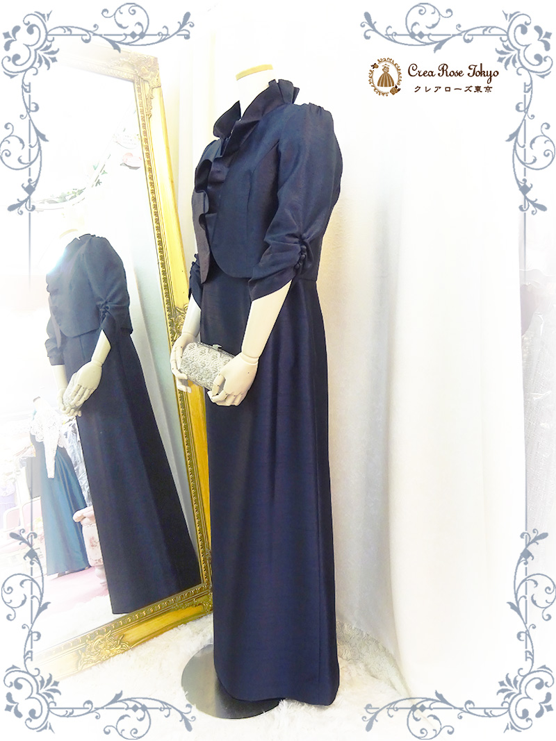 叙勲にも。11号の方、フォーマルに洗練のこだわりをプラス【グロッシー・クイーンドレス＋クルミドジャケット】叙勲など、ミドル世代のジャケット着用ドレスアップに