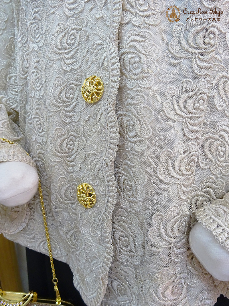 落ち着いたベージュ地一面に咲く優雅なバラ【アムールローザジャケット】結婚式・パーティーのおばあ様に