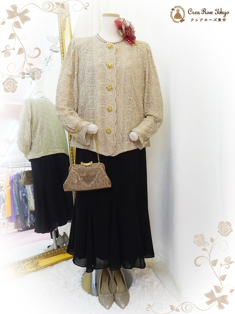 落ち着いたベージュ地一面に咲く優雅なバラ【アムールローザジャケット】結婚式・パーティーのおばあ様に