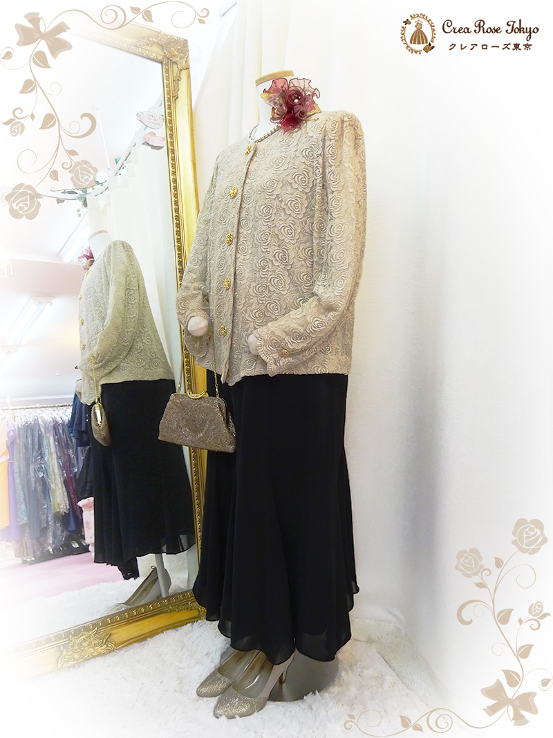 落ち着いたベージュ地一面に咲く優雅なバラ【アムールローザジャケット】結婚式・パーティーのおばあ様に