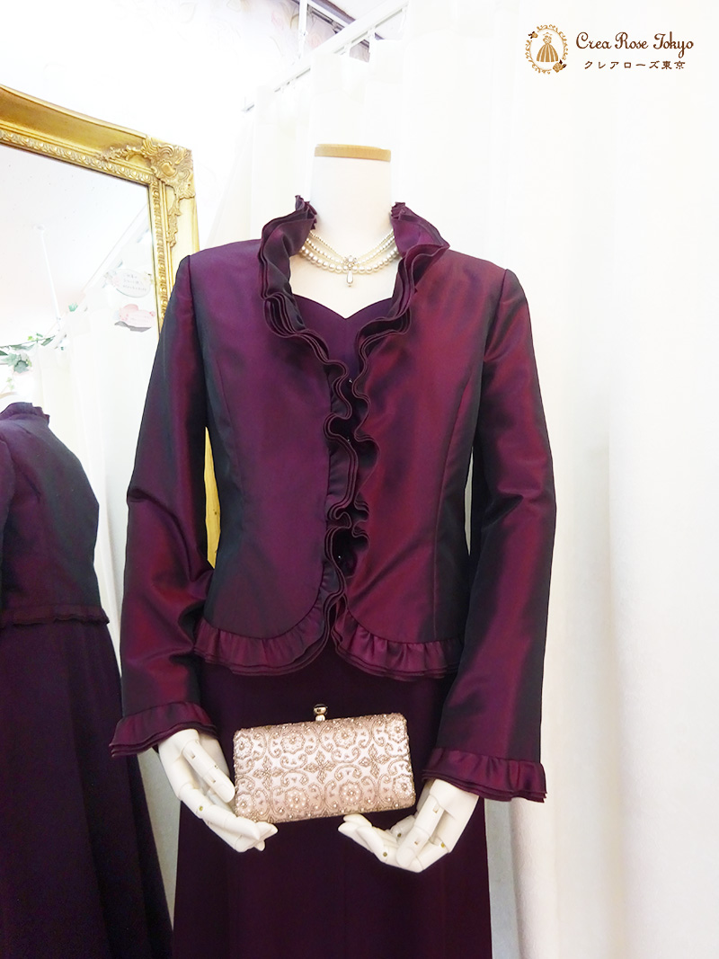 叙勲など、最高のステージを高貴な紅紫で彩る【チェルシーアダージョ＋ヴァンビーノジャケット】9号の方、こだわりの正式ドレススタイルに