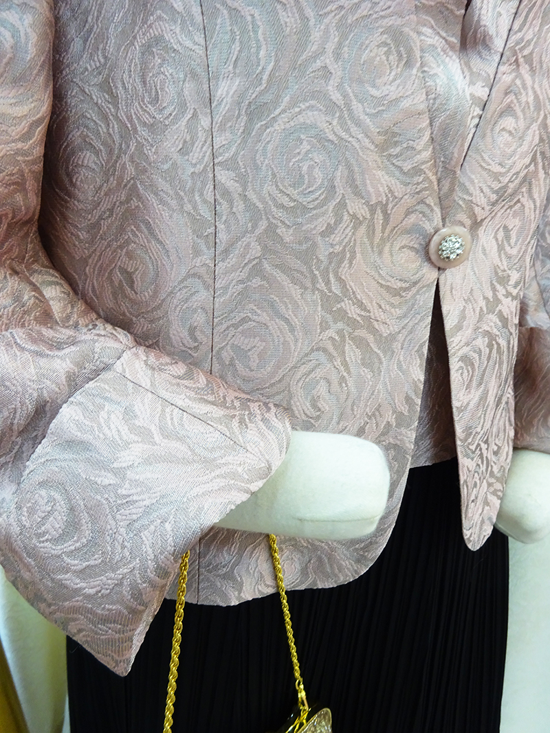 前当て付き！【クレメントレディジャケット】バラの地模様が華やかなミセスジャケット、叔母様祖母様