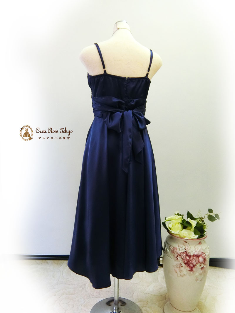 [ブランシュネイビー]ドレープと光沢が素敵なミモレ丈パーティードレス