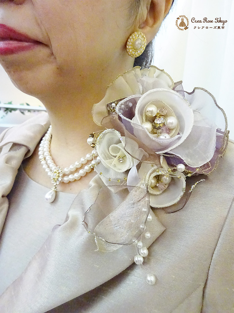 柔らかに輝くシャンパンゴールドが祝宴の華に【マキアドレス＋モアラジャケット】ミセスの結婚式やパーティーに