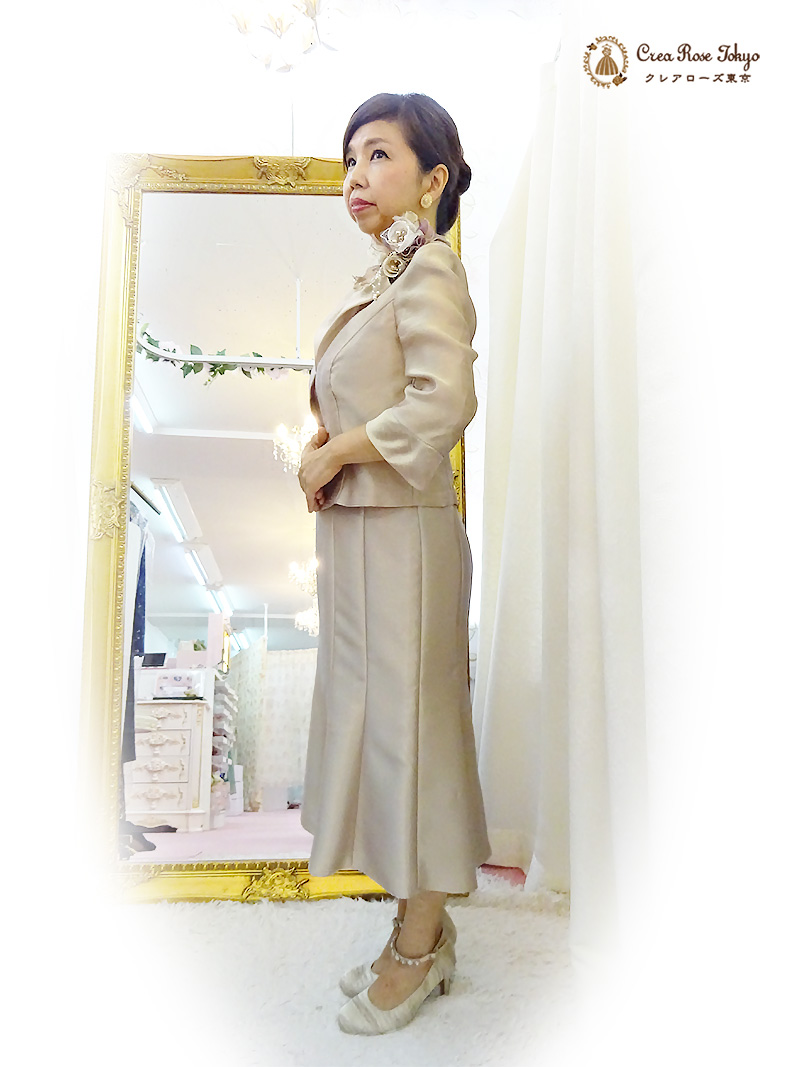 柔らかに輝くシャンパンゴールドが祝宴の華に【マキアドレス＋モアラジャケット】ミセスの結婚式やパーティーに