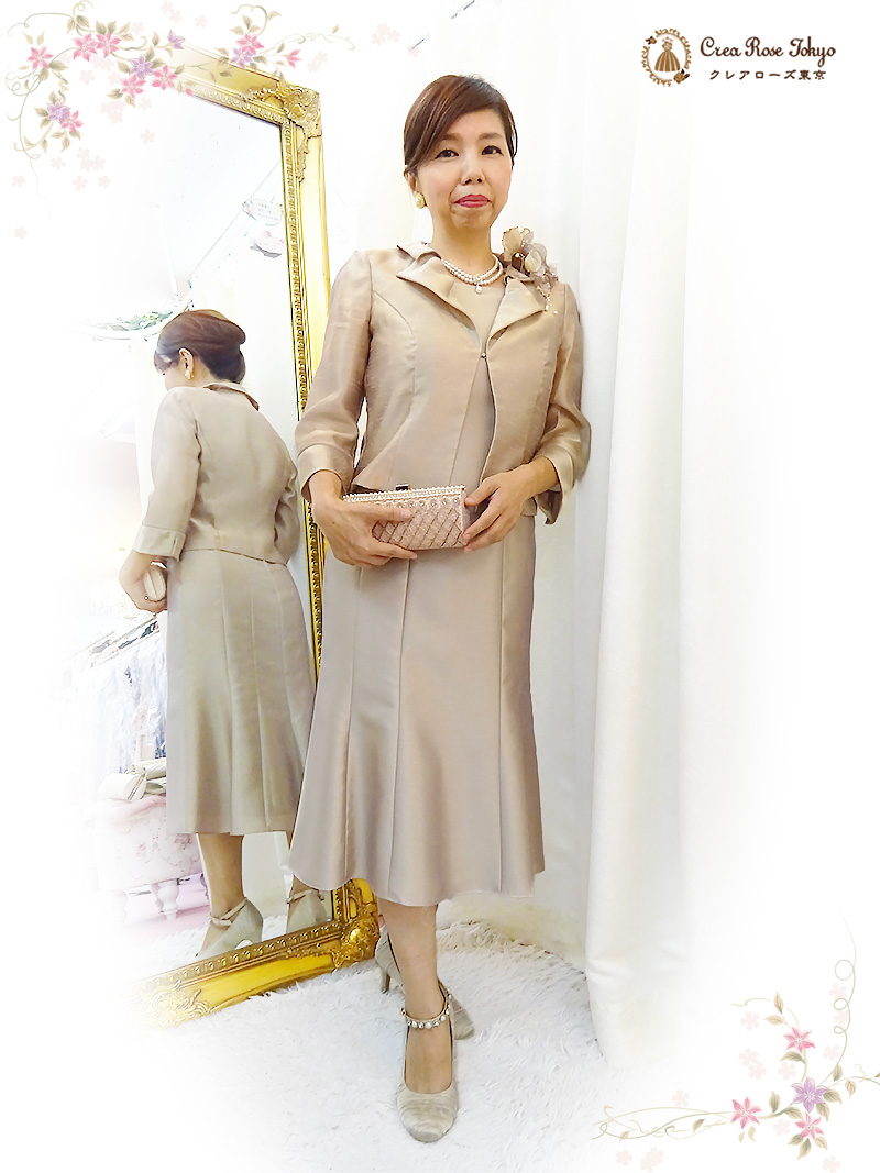 柔らかに輝くシャンパンゴールドが祝宴の華に【マキアドレス＋モアラジャケット】ミセスの結婚式やパーティーに
