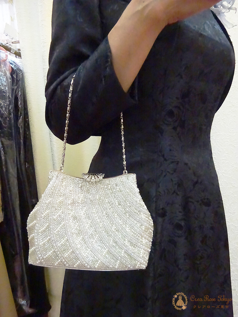 クレアローズ東京オリジナル！光沢ある生地いっぱいに咲くバラの地模様が美しい【ミシェルブラックジャケット】結婚式のお母さまなどに