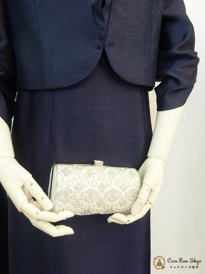 襟と袖のドレープが華やかな【クルミドジャケット】ミドル世代のネイビージャケット