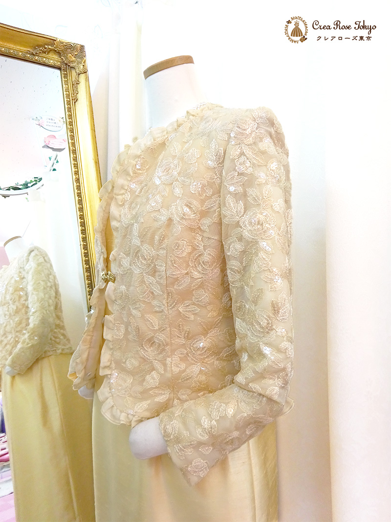 スパンコールが輝くバラの総刺繍【スプリングローザジャケット】ミドル世代のジャケット着用ドレスアップに