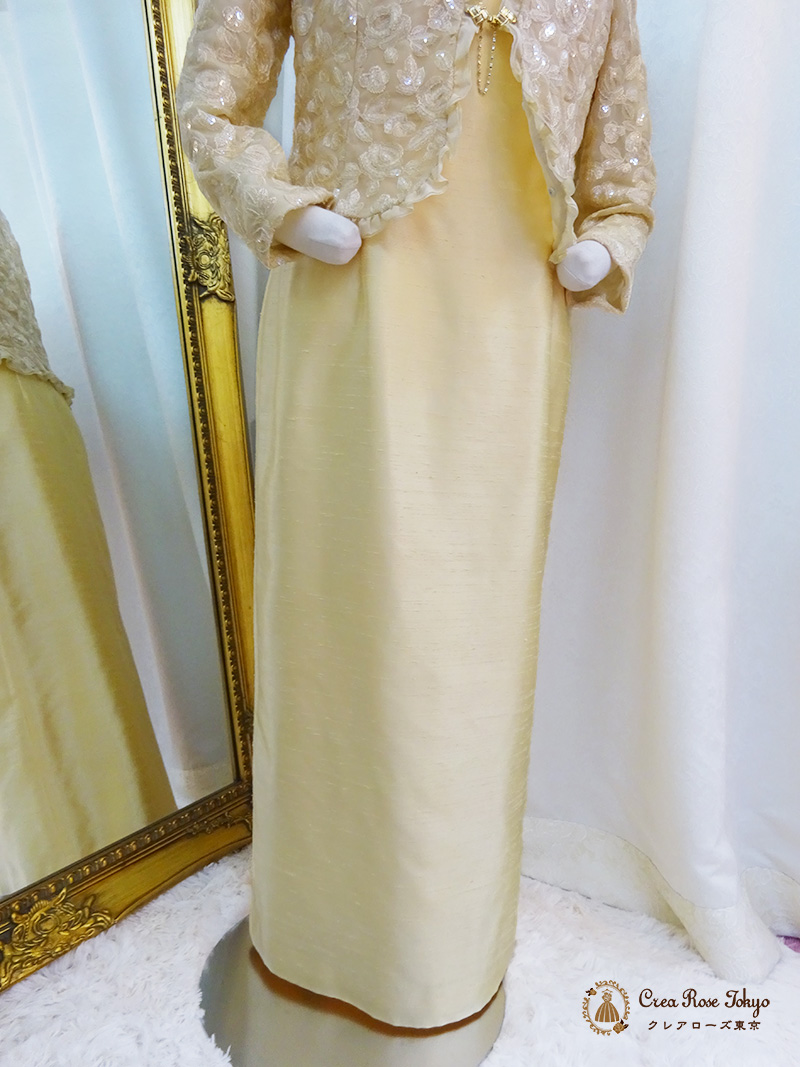 スパンコールが輝くバラの総刺繍【スプリングローザジャケット】ミドル世代のジャケット着用ドレスアップに