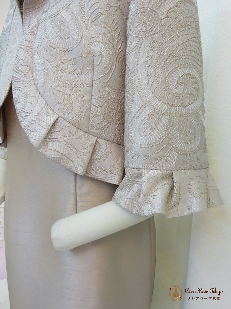 優しいピンクベージュのミセス用フォーマル【キャサリナジャケット】叙勲や格式の高いパーティーに