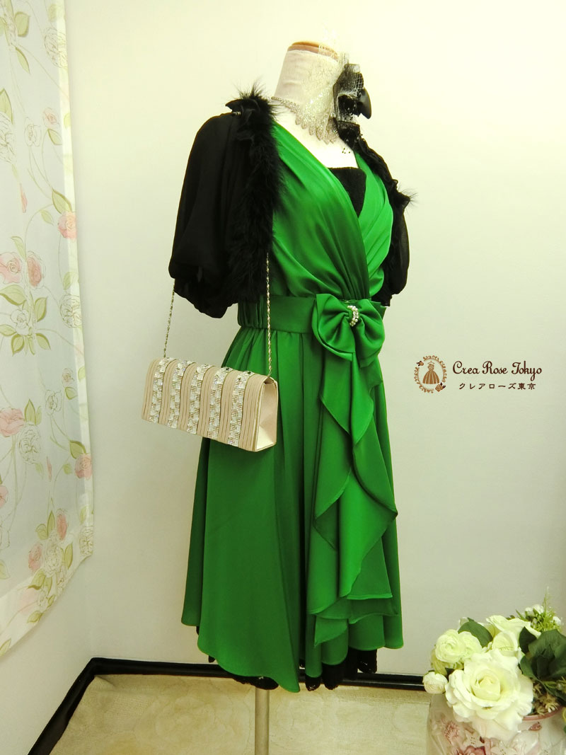 [グリンマーベル]輝くグリーンのＶネックパーティードレス