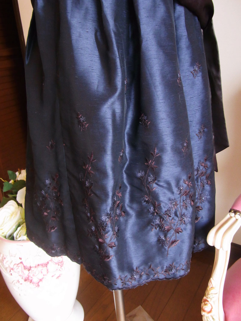 [シャンティ]ダークブルーのレストローズワンピースドレス　Mサイズ