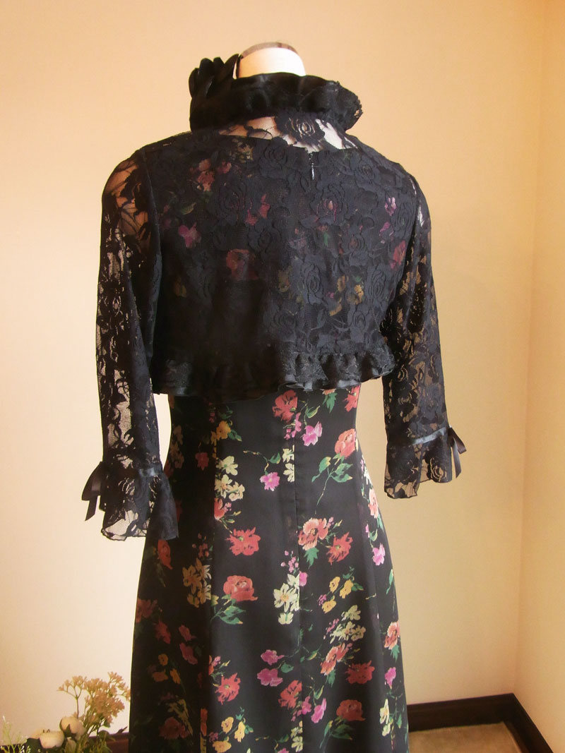 [ブラックレースロングボレロ]長袖で安心、ジャケット風レースボレロ