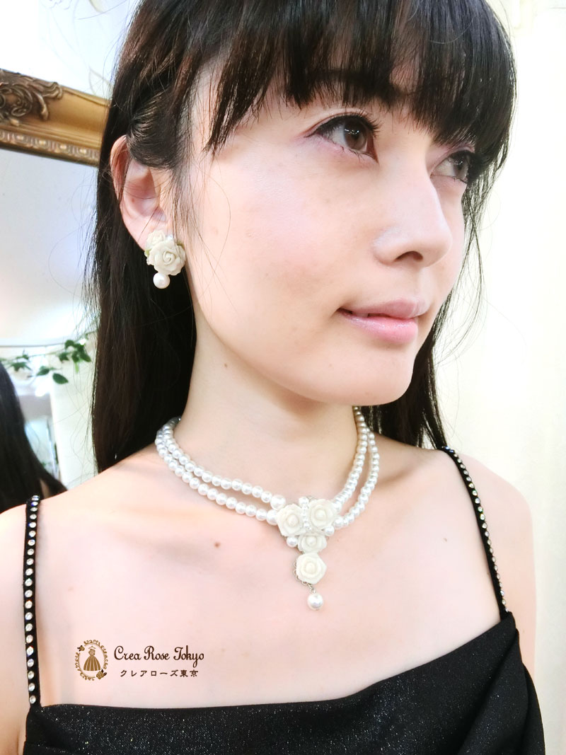 [ロドリアホワイトイアリング]薔薇のパールイアリング