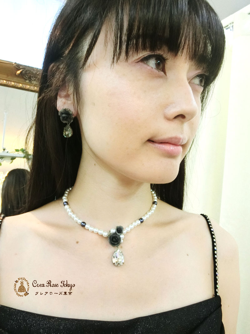 ロザリーブラックピアス[薔薇のパールピアス]