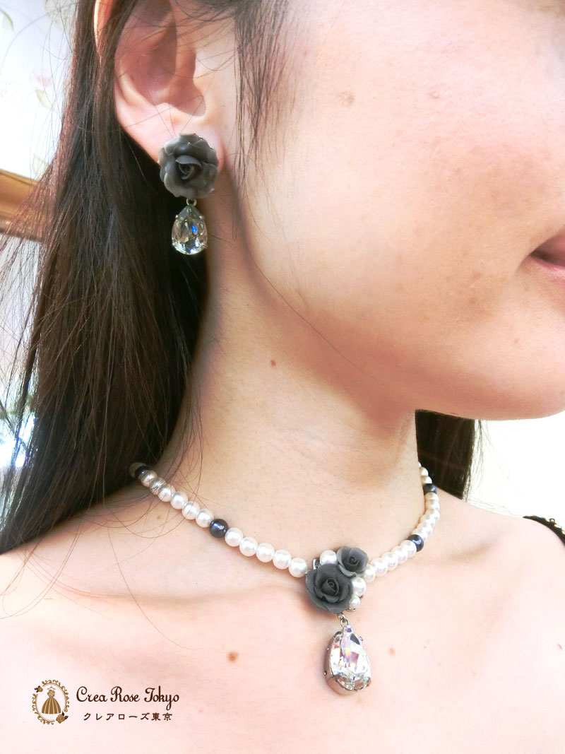 ロザリーブラックピアス[薔薇のパールピアス]