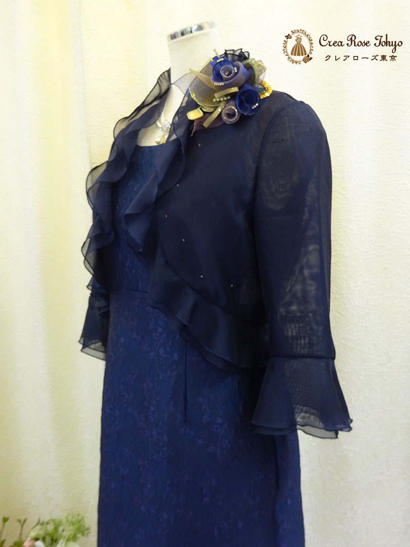 【ビバリーコサージュ：ネイビー】ドレスを上品に彩るブーケフラワー