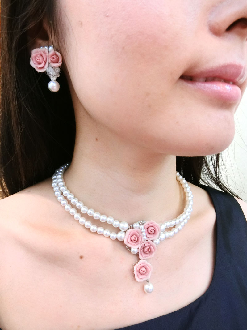 [ロドリアピンクイアリング]薔薇のパールイアリング