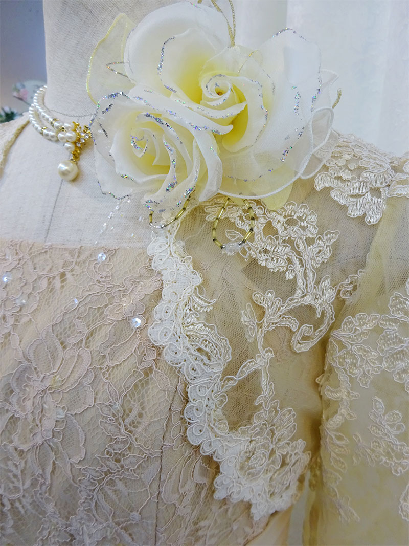 母親様やご親族様を華やかに演出する【ビバリーコサージュ：ライトイエロー】