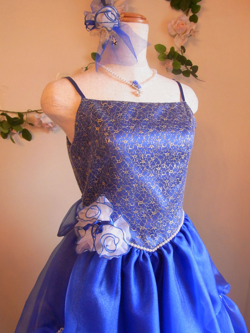 [シンシアブルー]薔薇のパールネックレス